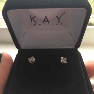 1 ct diamond studs from Kays!